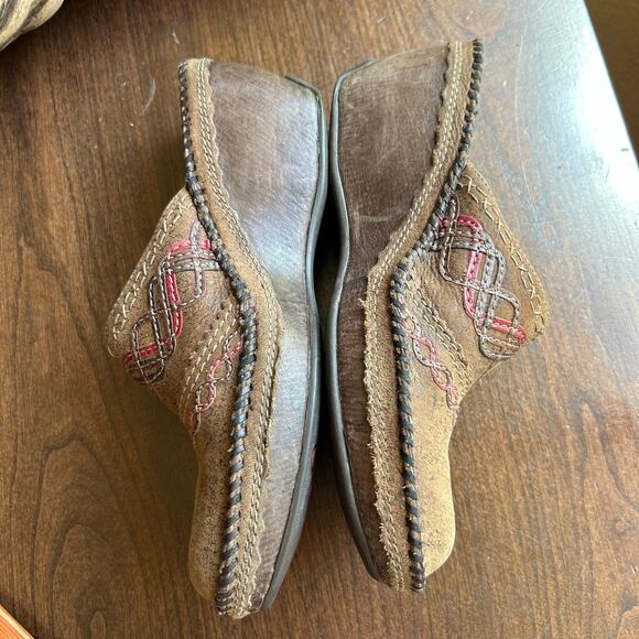 Clarks Artisan size 8 Distressed Leather Wedge Mule Clog Brown - Picture 9 of 11